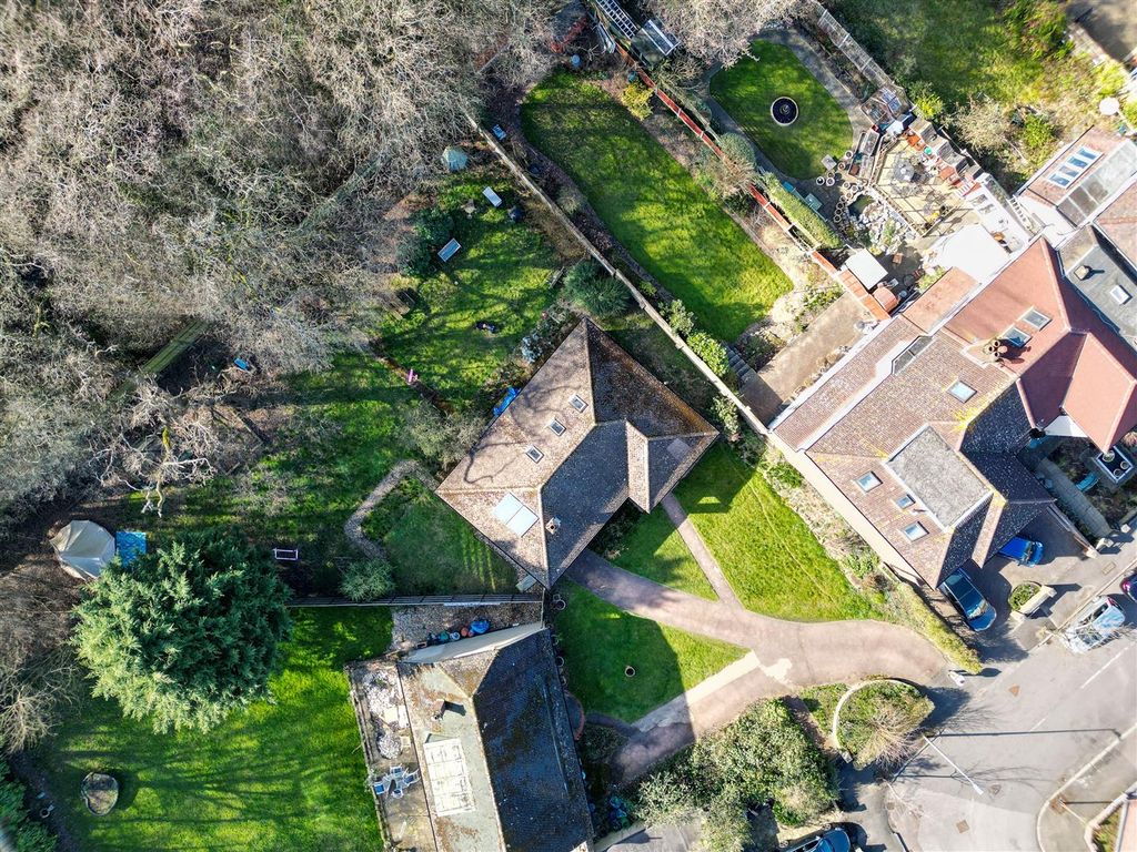 Property photo 1 of 13 59 Cheyne Avenue Drone-7.Jpg