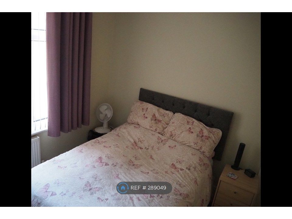 Property photo 3 of 11 Bedroom Pic 1