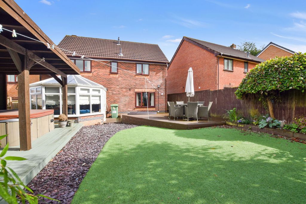 Property photo 1 of 33