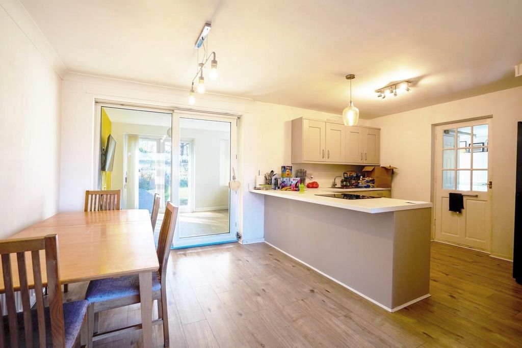 Property photo 3 of 10 Kitchen / Diner