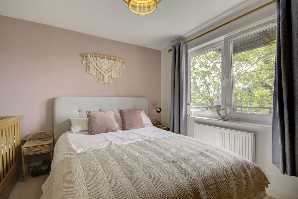 Property photo 3 of 14 Bed 1 (2)