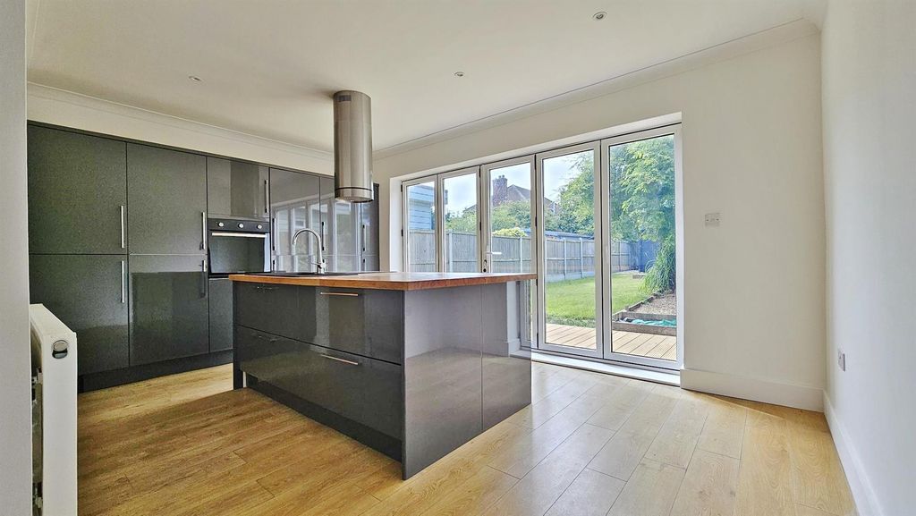 Property photo 2 of 20 Kitchen