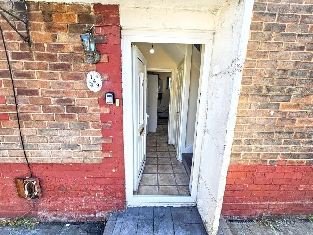 Property photo 2 of 25