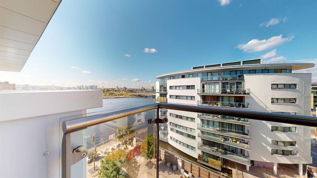 Property photo 1 of 11 2 Bedroom For Sale At Albert Basin, Gallions Reach