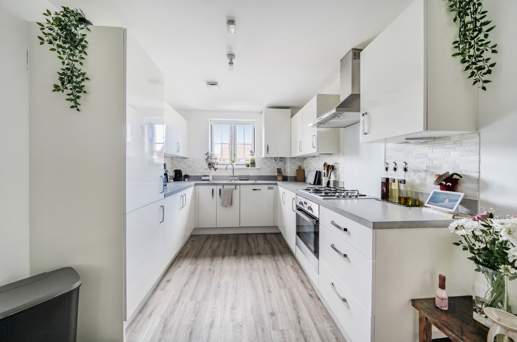 Property photo 2 of 19 1354344-13-68c439...