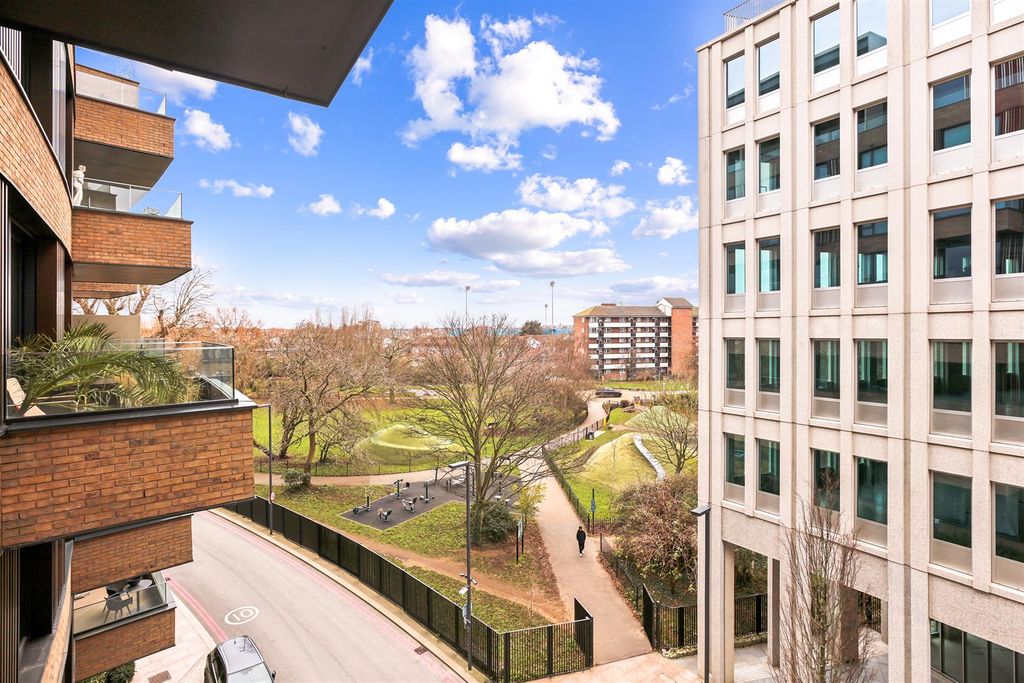 Property photo 3 of 18