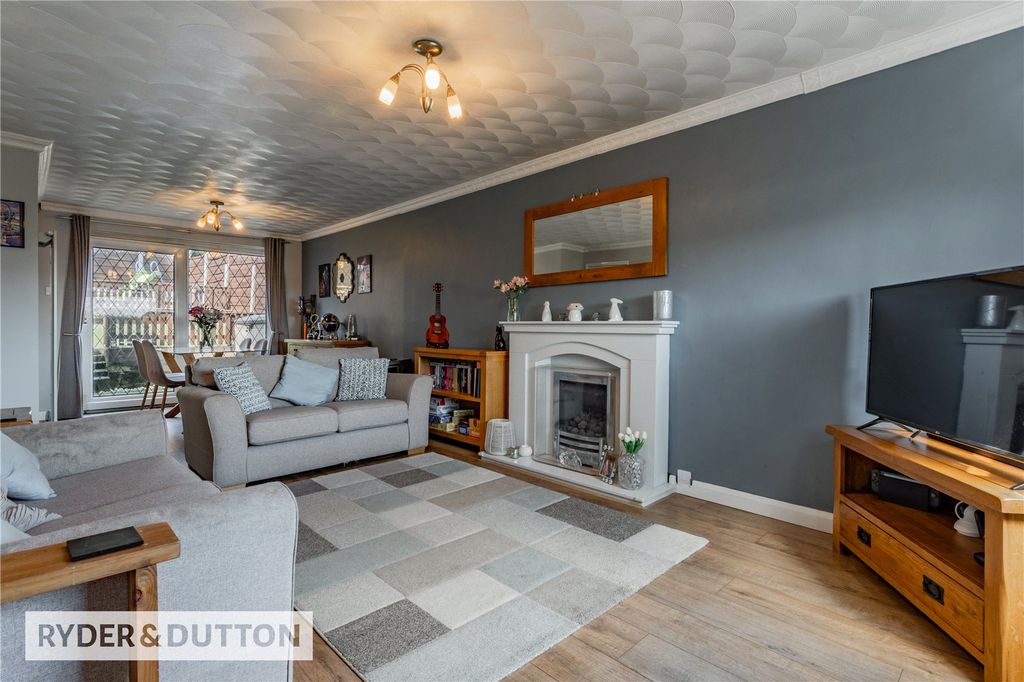 Property photo 2 of 23 Lounge