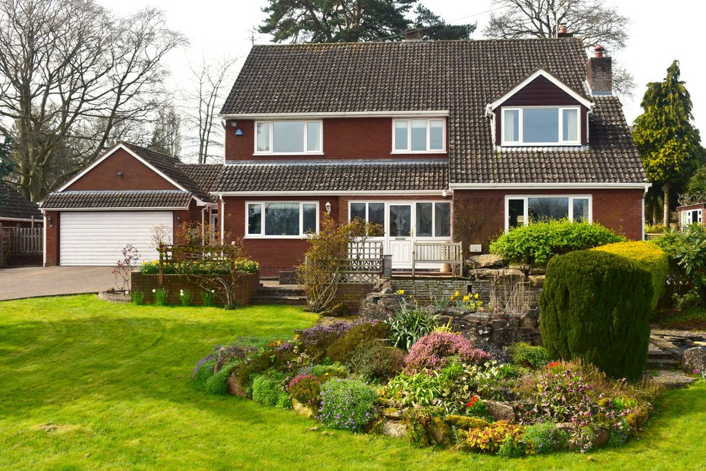 Property photo 1 of 32