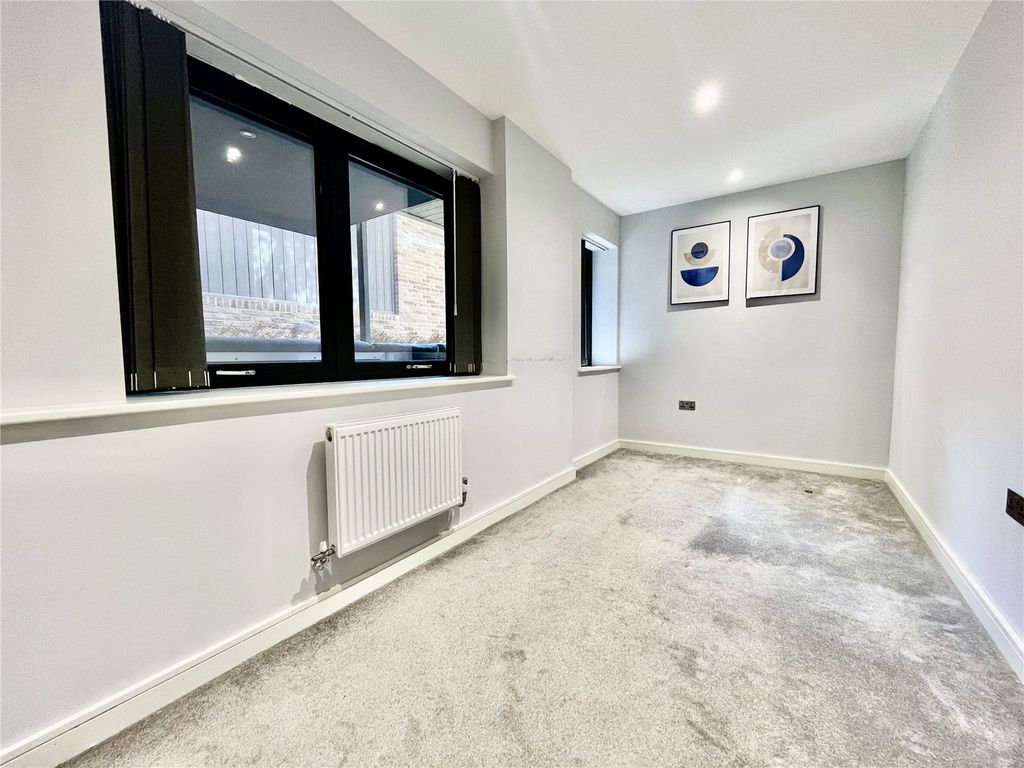 Property photo 3 of 8 Bedroom