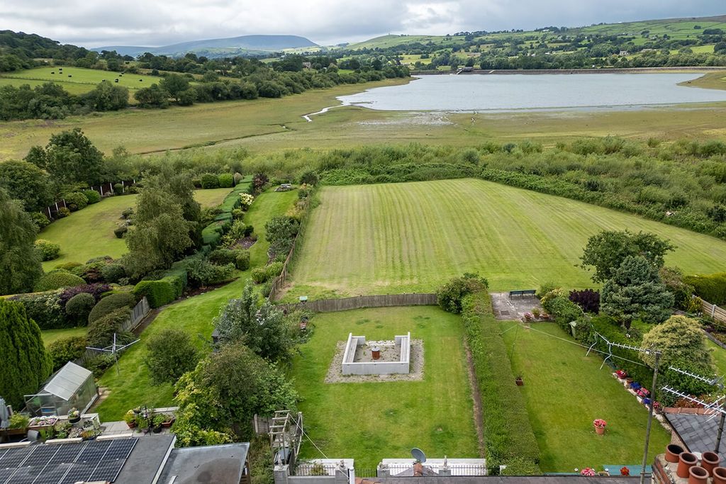 Property photo 2 of 14 4434251