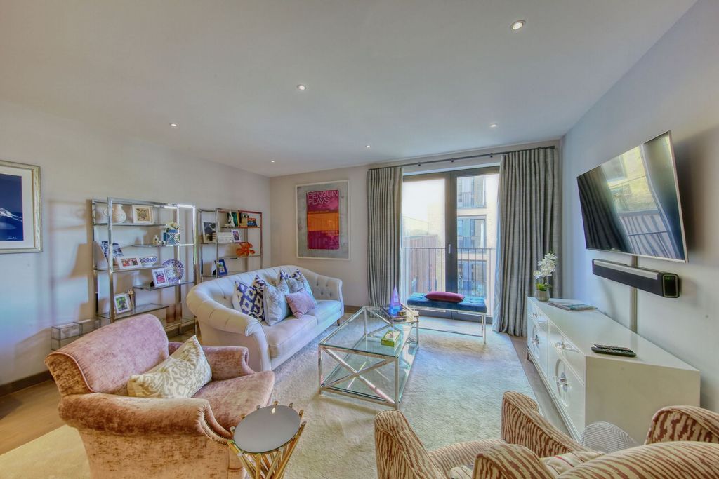 Property photo 3 of 14 Photo 7