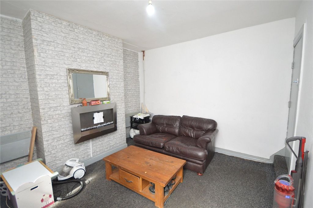 Property photo 3 of 8 Picture No. 06