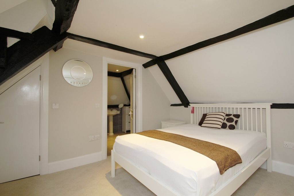 Property photo 2 of 6 Photo 02