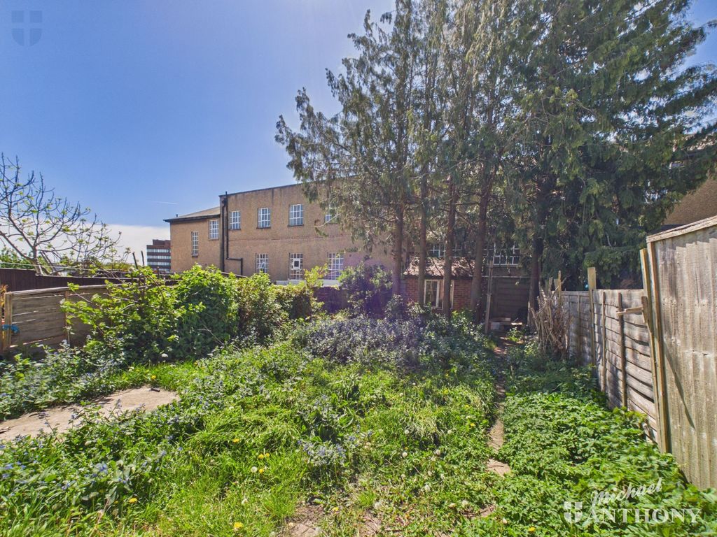 Property photo 3 of 12 Cam03218G0-Pr1001-Still009