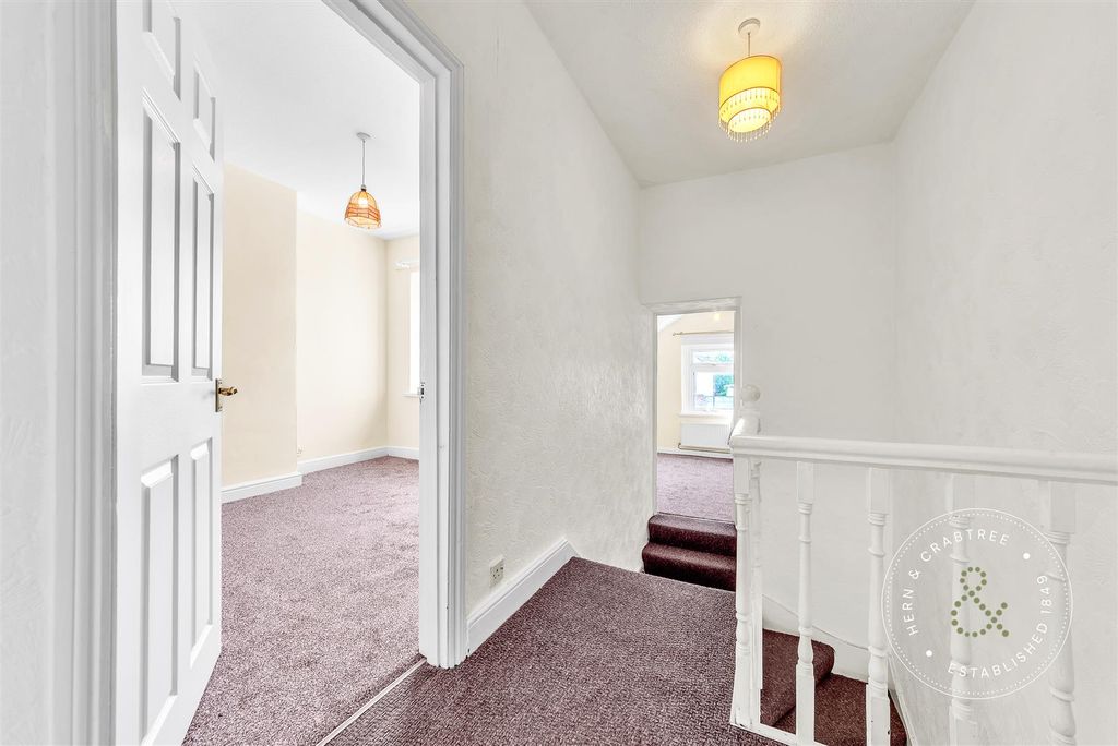 Property photo 3 of 25 Landing