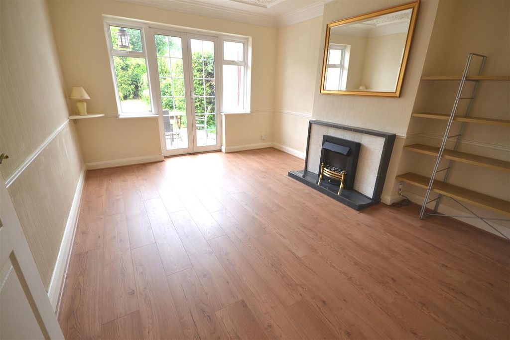 Property photo 3 of 9 32 Sherborne Living Room.Jpg