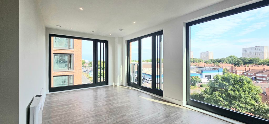 Property photo 2 of 28