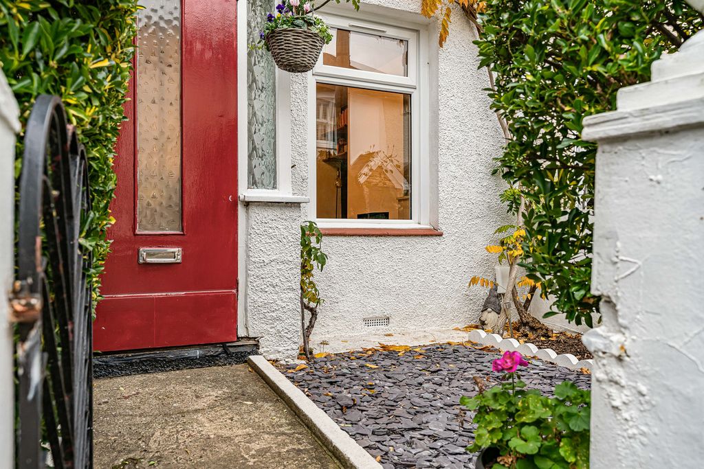 Property photo 2 of 24