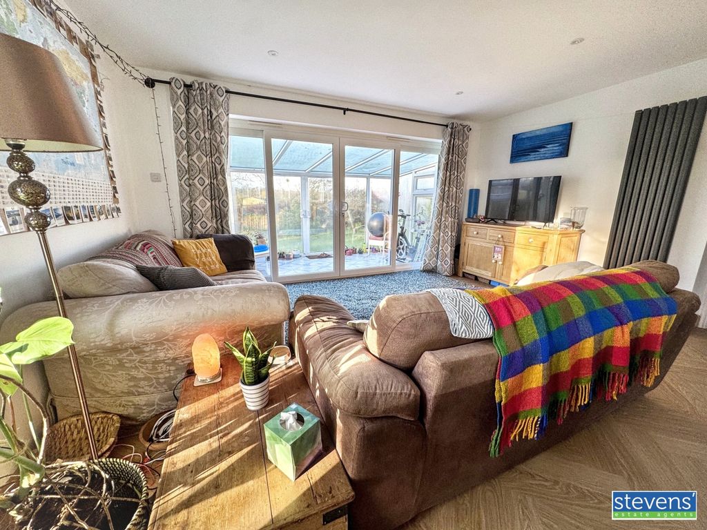 Property photo 3 of 14 Image00010