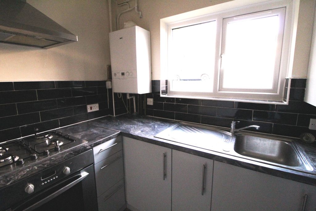 Property photo 2 of 5 1005381