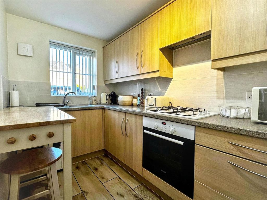 Property photo 2 of 21 Kitchen