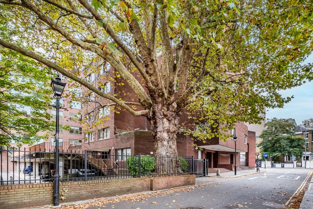 Property photo 3 of 11 Exterior