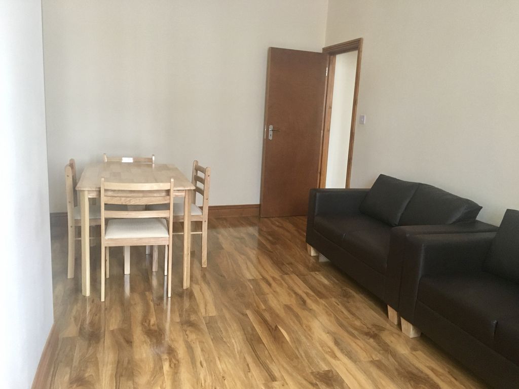 Property photo 1 of 10 Four Bedroom First Floor Split Level Three Bedroom Flat