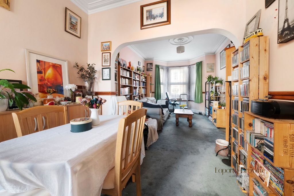 Property photo 2 of 19