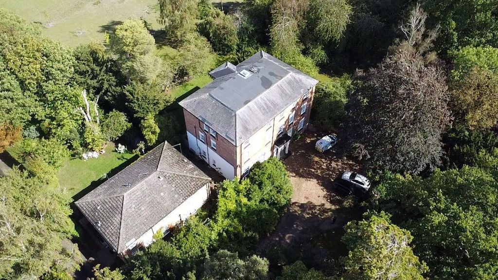 Property photo 1 of 21