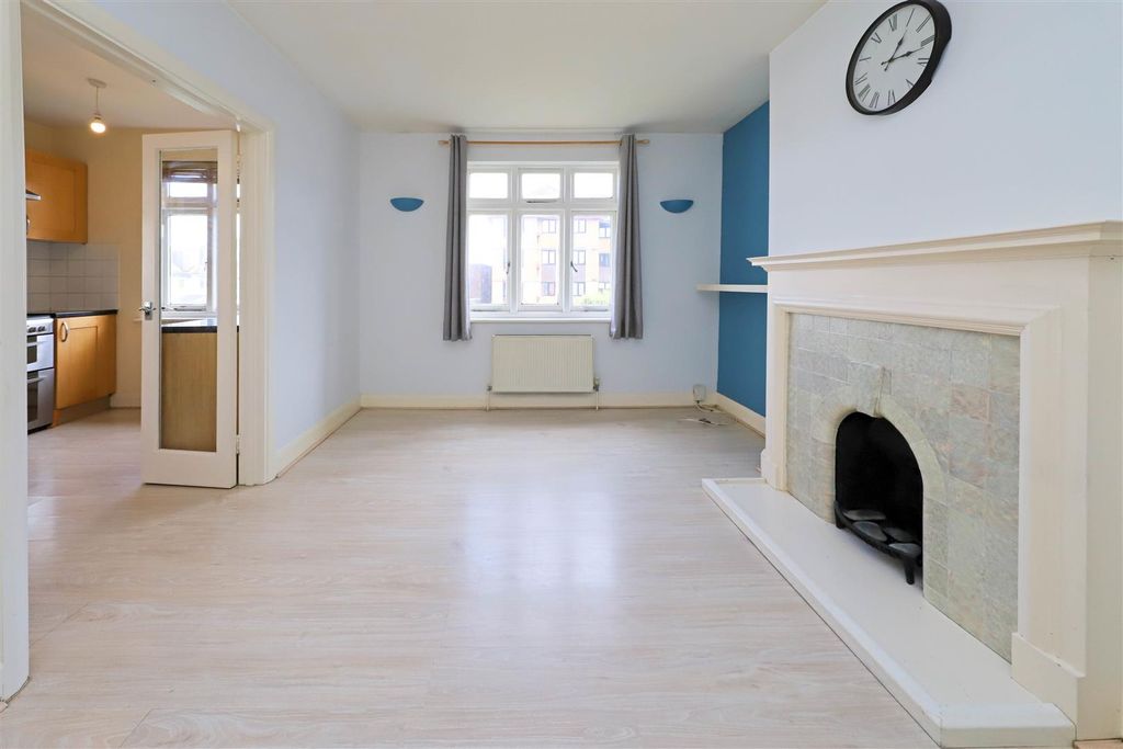 Property photo 2 of 8 Nicholas James Lounge_.Jpg