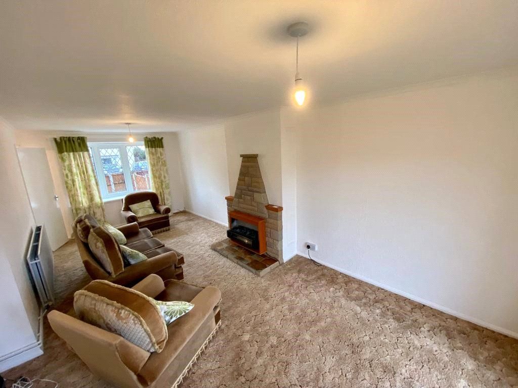 Property photo 3 of 12 Lounge