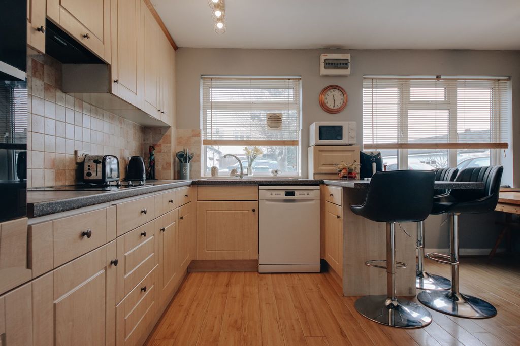 Property photo 1 of 13 Kitchen #2