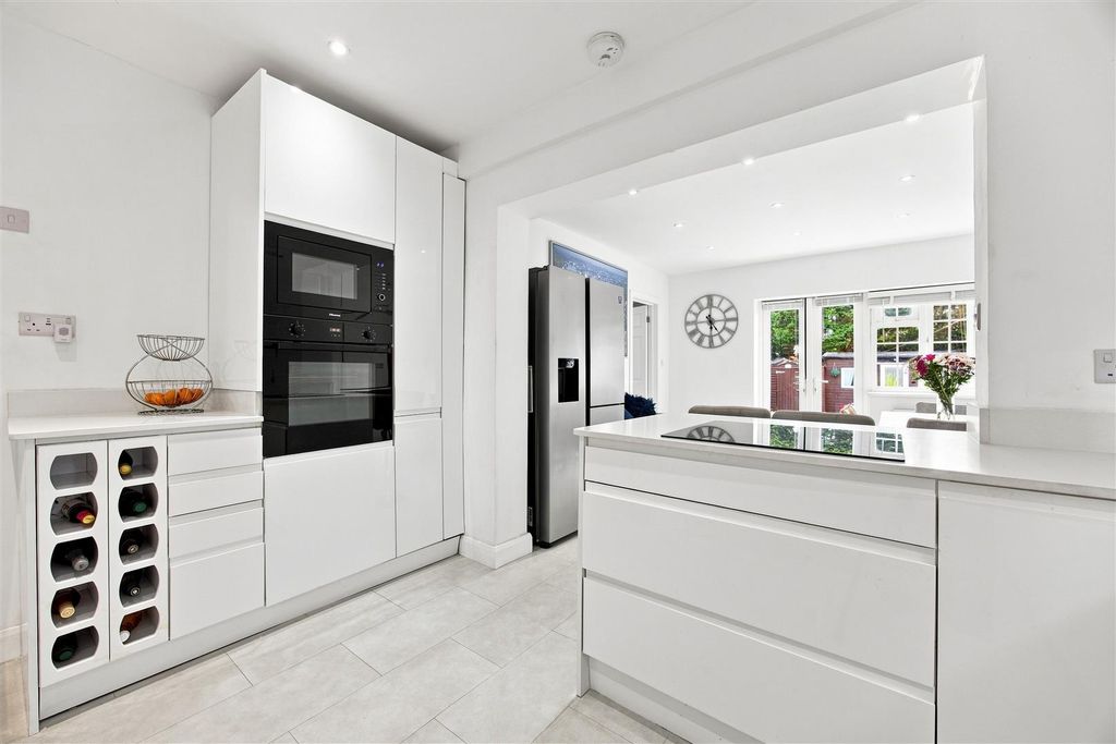 Property photo 2 of 23 Kitchen / Diner