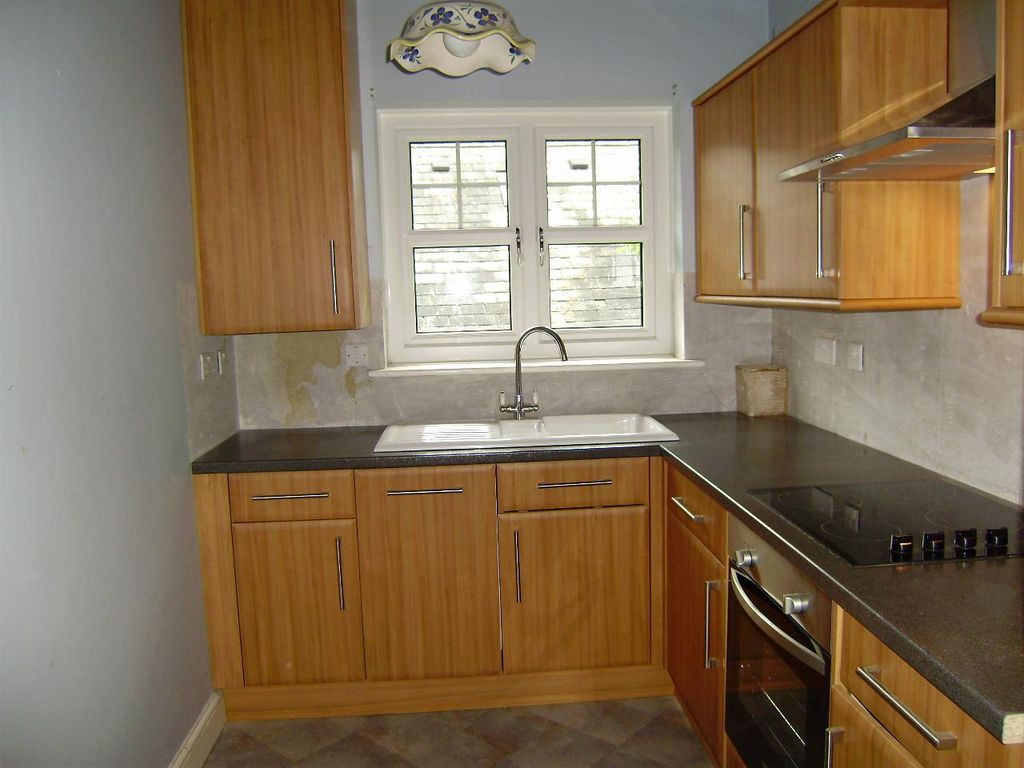 Property photo 3 of 6 12 Beaufield Gate Kitchen.Jpg