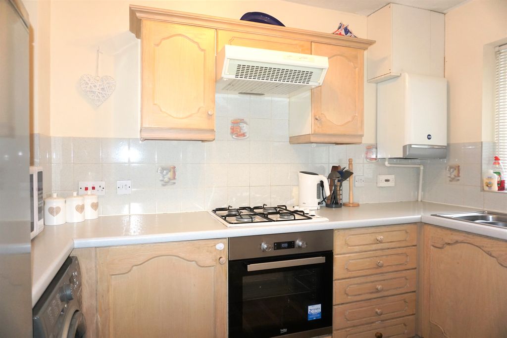 Property photo 2 of 11 Kitchen
