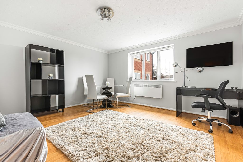 Property photo 1 of 10 778927 (2)