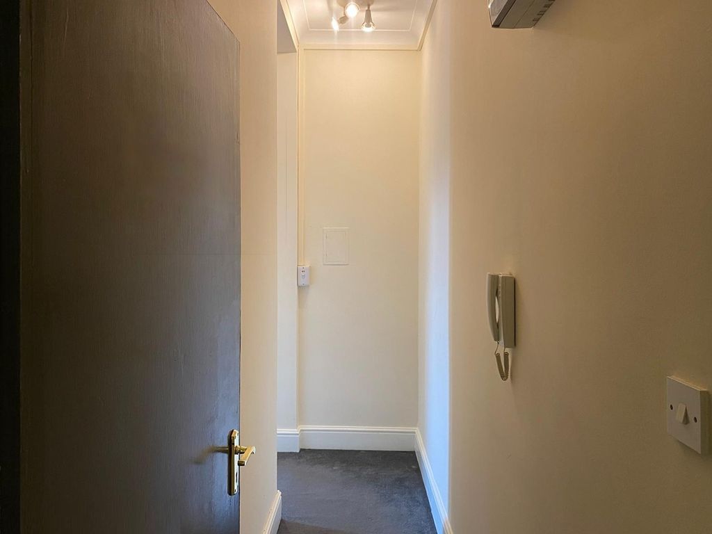 Property photo 2 of 14 Entrance Hall