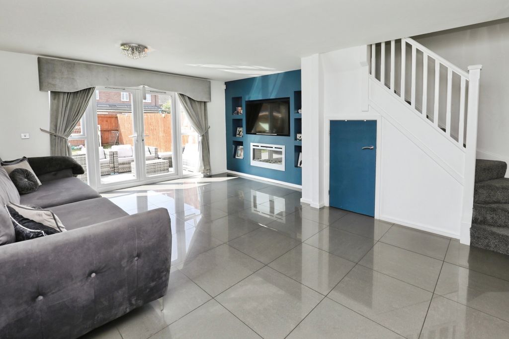 Property photo 3 of 15