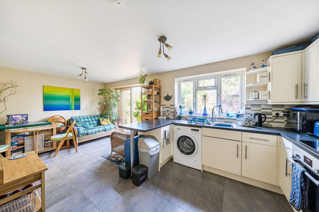 Property photo 2 of 18 1418769-18-699Ef7...