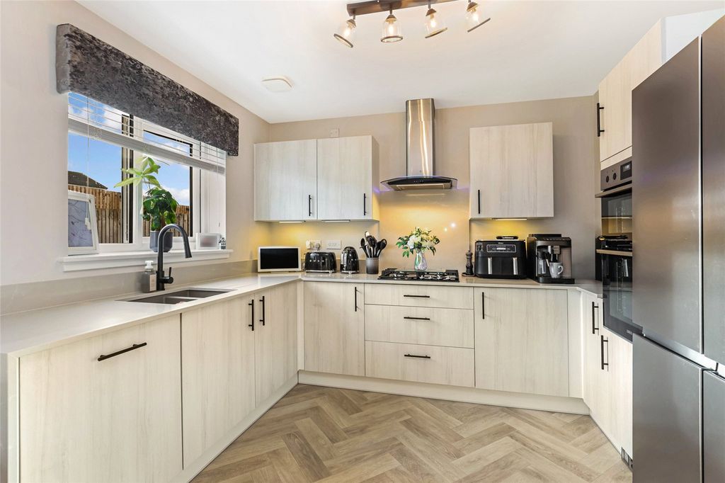 Property photo 3 of 21 Picture No. 06