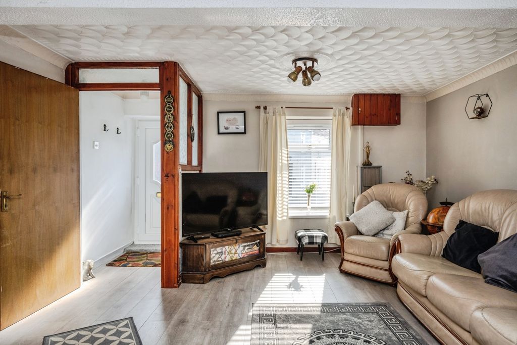 Property photo 3 of 18 Pbox-Img.Jpg