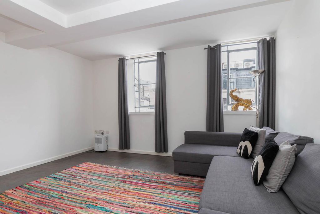 Property photo 3 of 10 Living Room