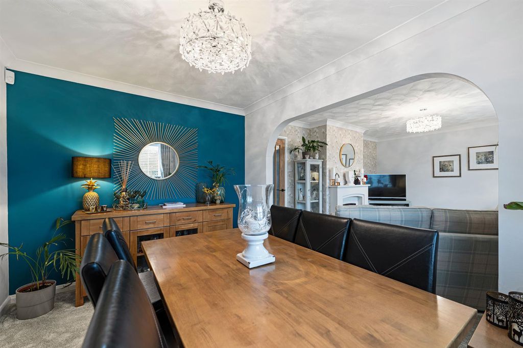 Property photo 3 of 32 6 Sedgebrook Road-16.Jpg