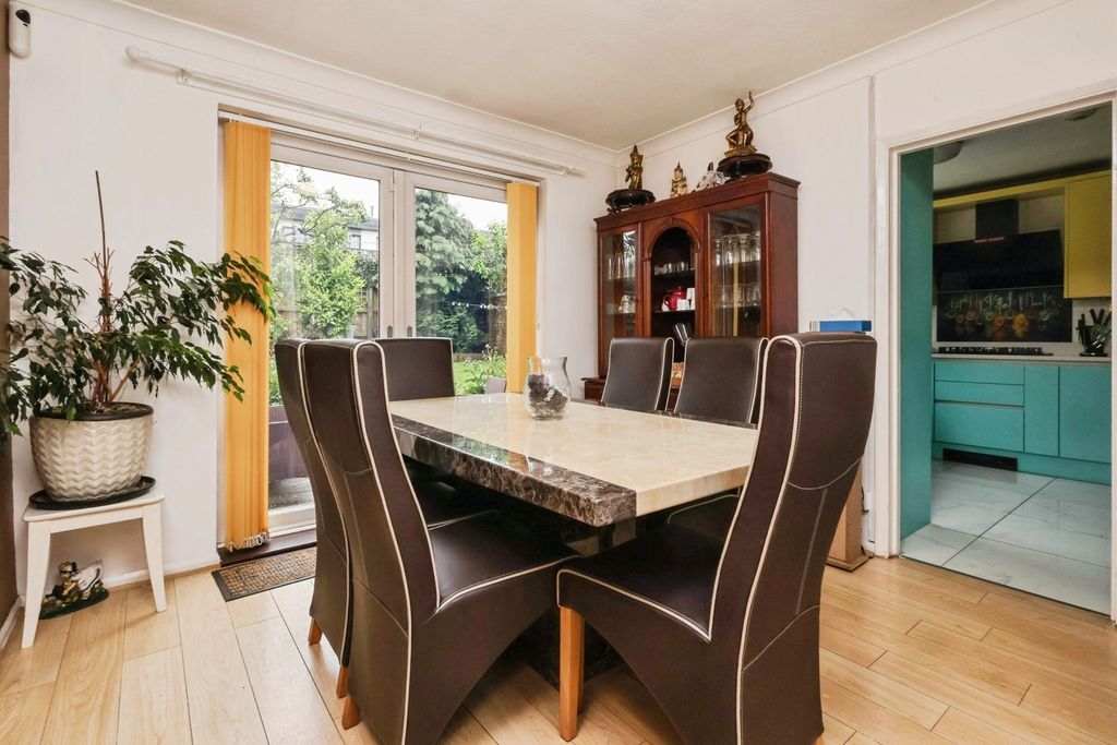 Property photo 2 of 17 Dining Room