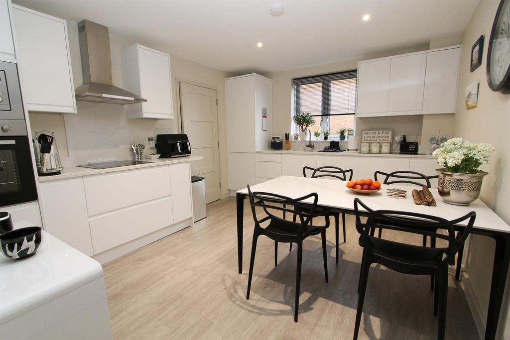 Property photo 3 of 24 91549E69-371d-4467-B622-7c621Df569B0.Jpg