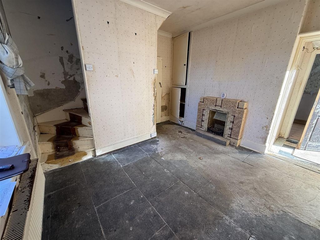 Property photo 2 of 19 Rear Reception