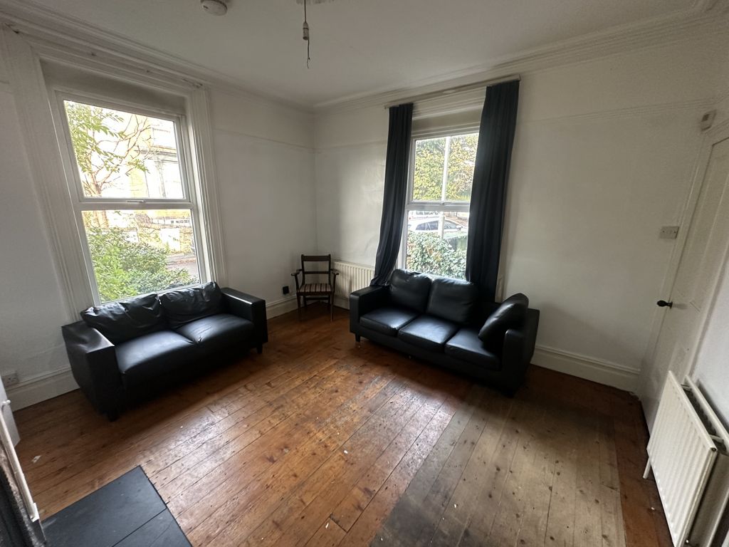 Property photo 3 of 9