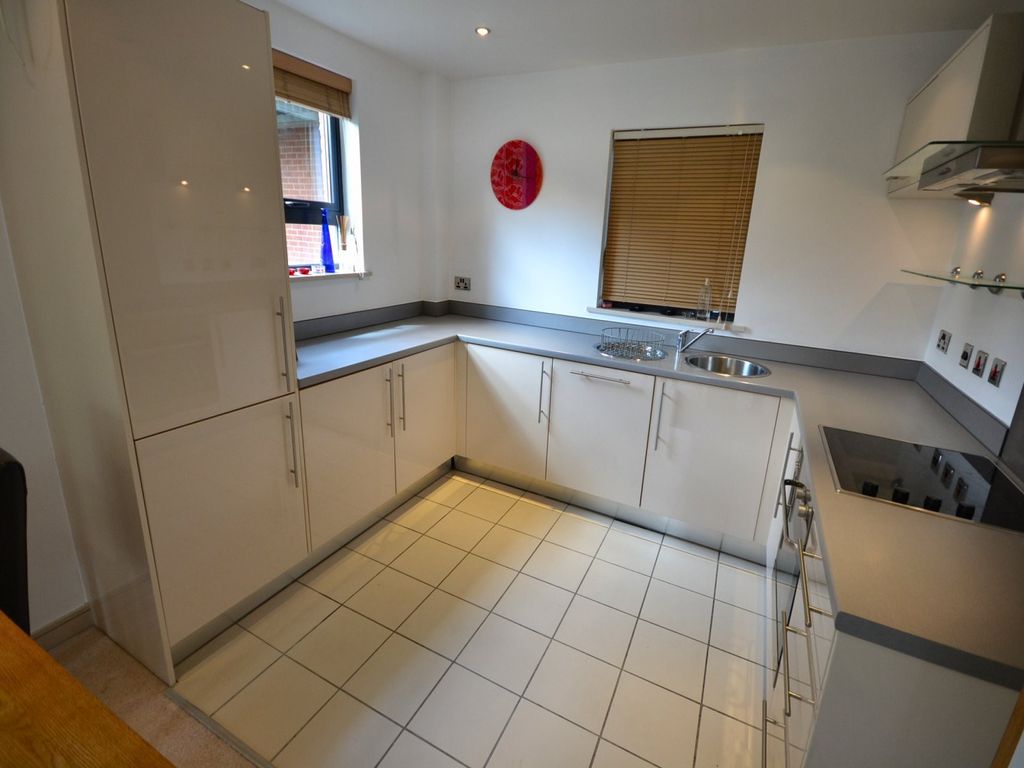 Property photo 3 of 8 Kitchen
