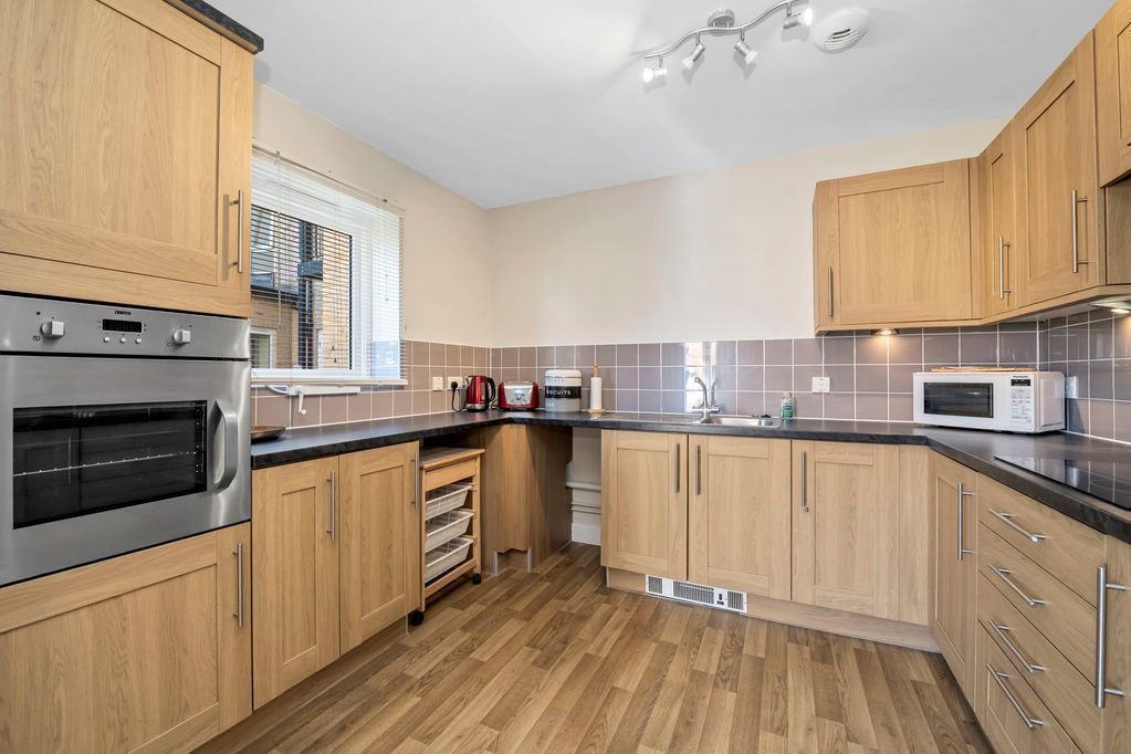 Property photo 3 of 9 Kitchen