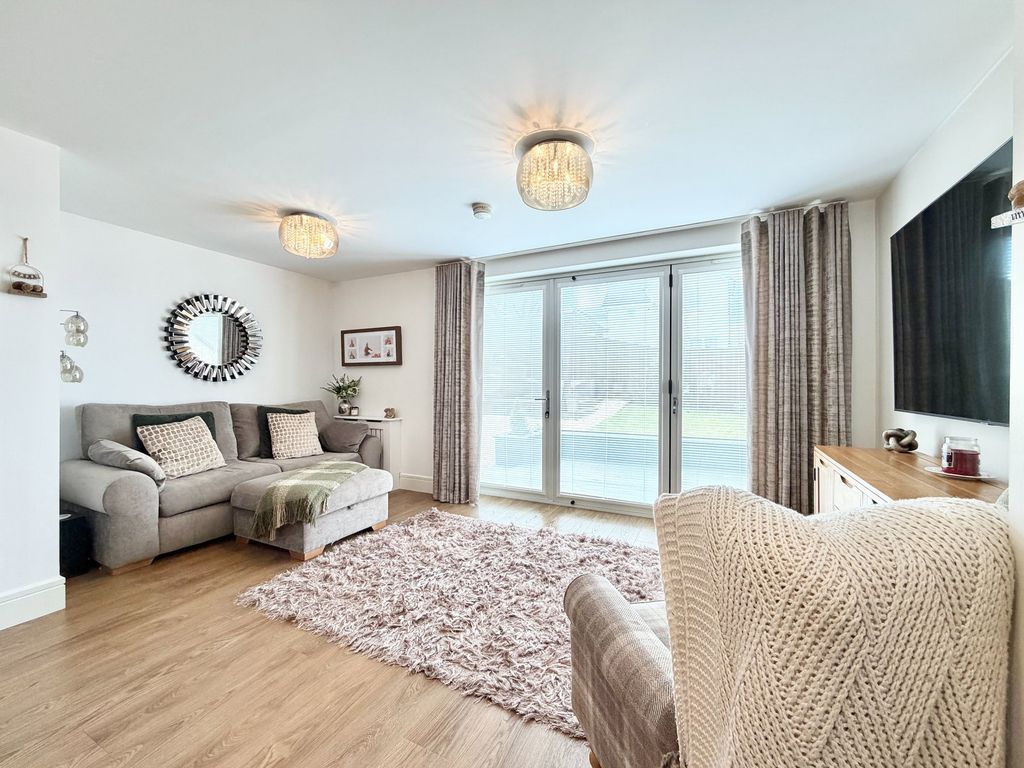 Property photo 2 of 32